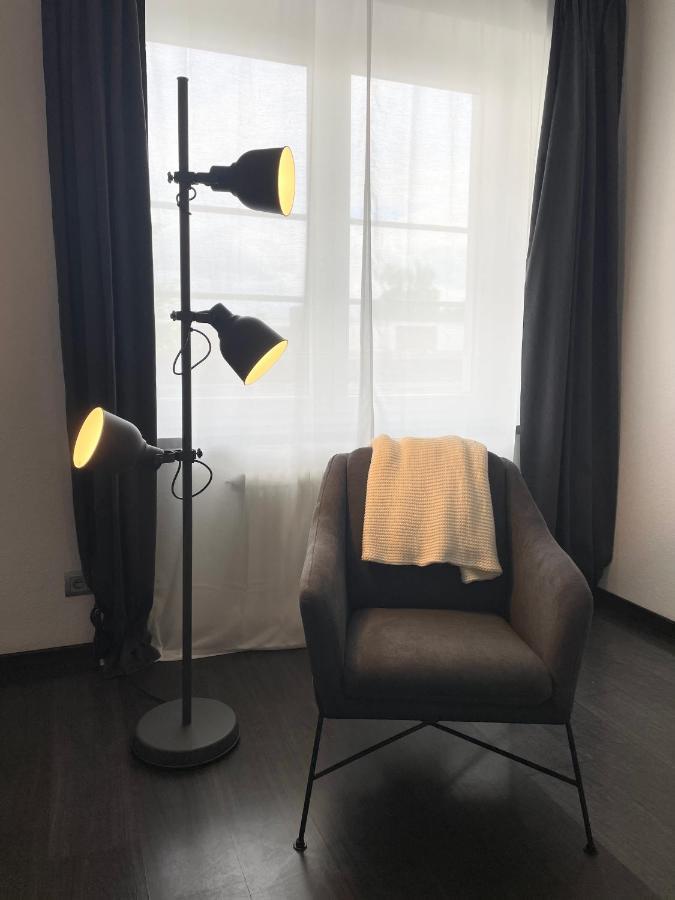 Airport Apartment Fuer 4 - Smart Tv - Kueche - Echarger Hamburg Kültér fotó